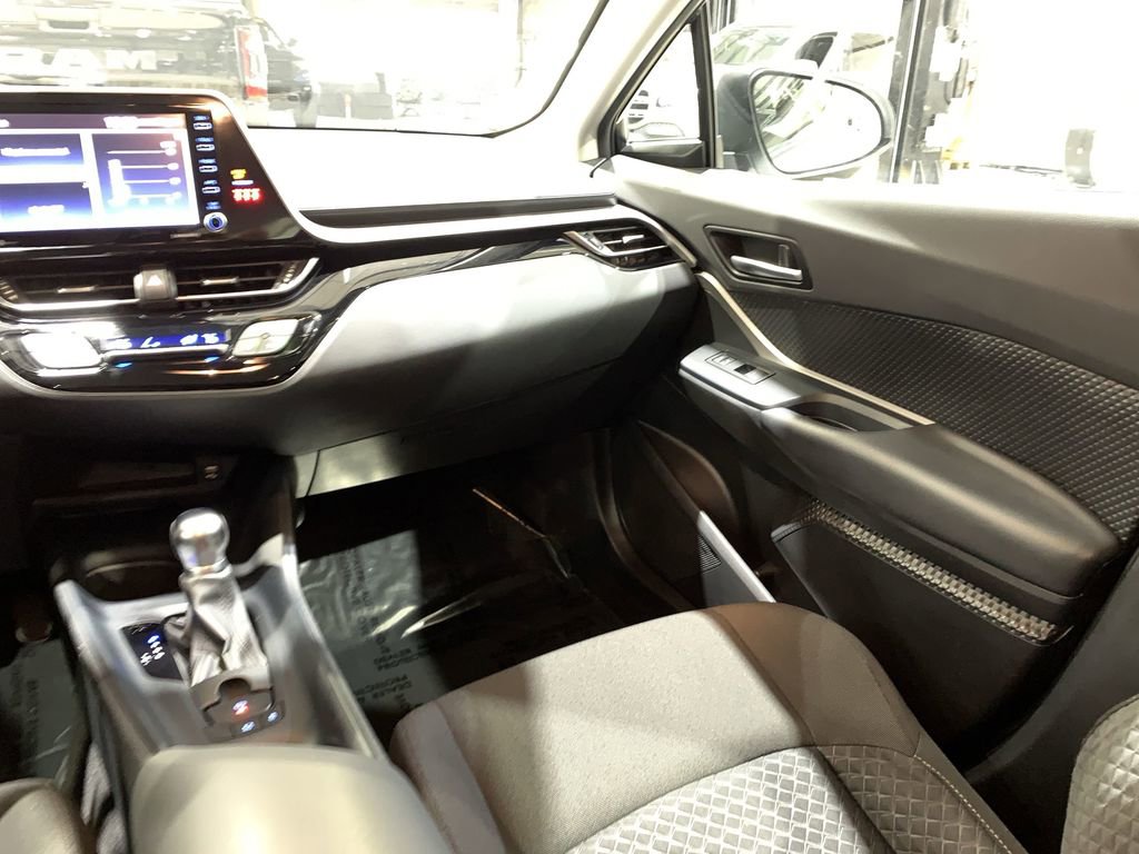 Used 2021 Toyota C-HR LE image 4
