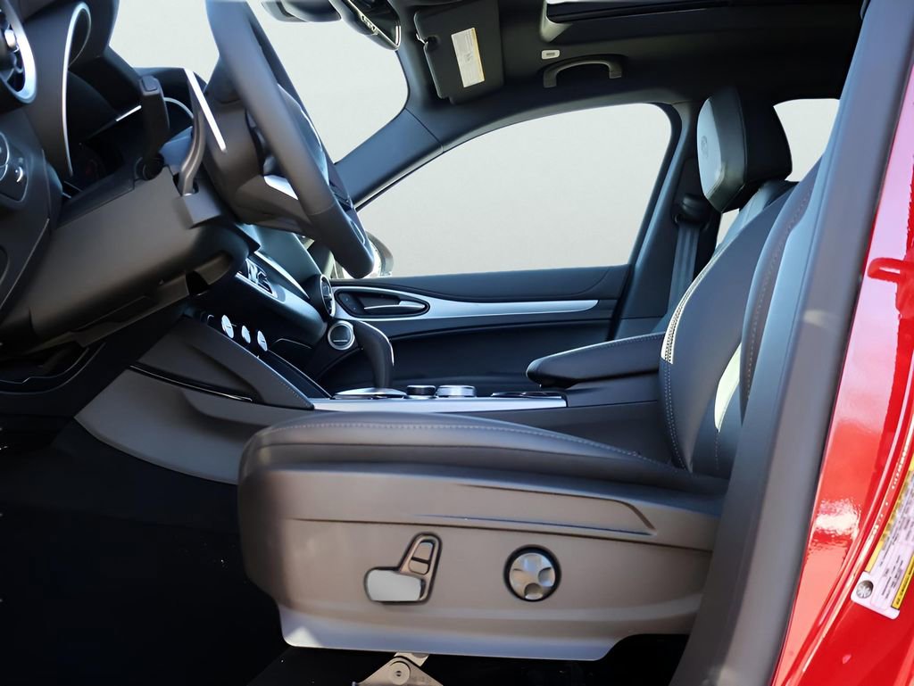New 2025 Alfa Romeo Stelvio Sprint image 38