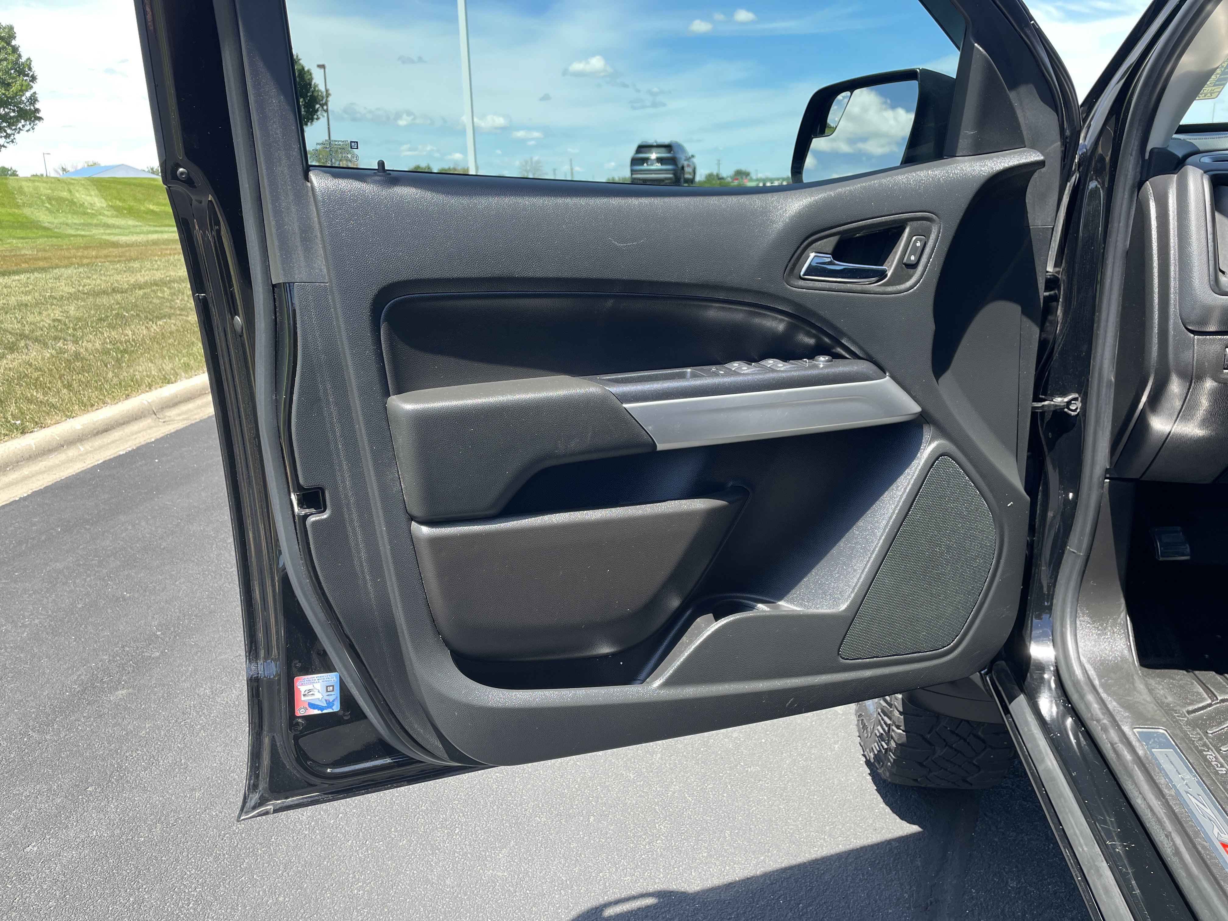 Used 2022 Chevrolet Colorado ZR2 AWD/4WD image 19