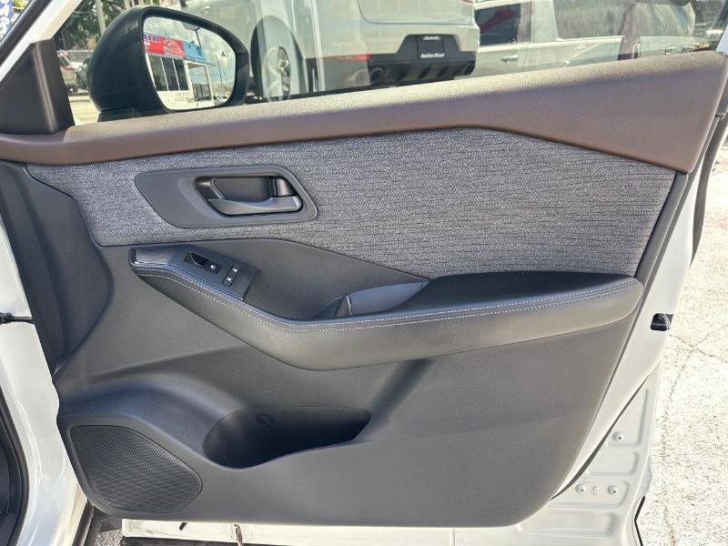Used 2021 Nissan Rogue S image 26