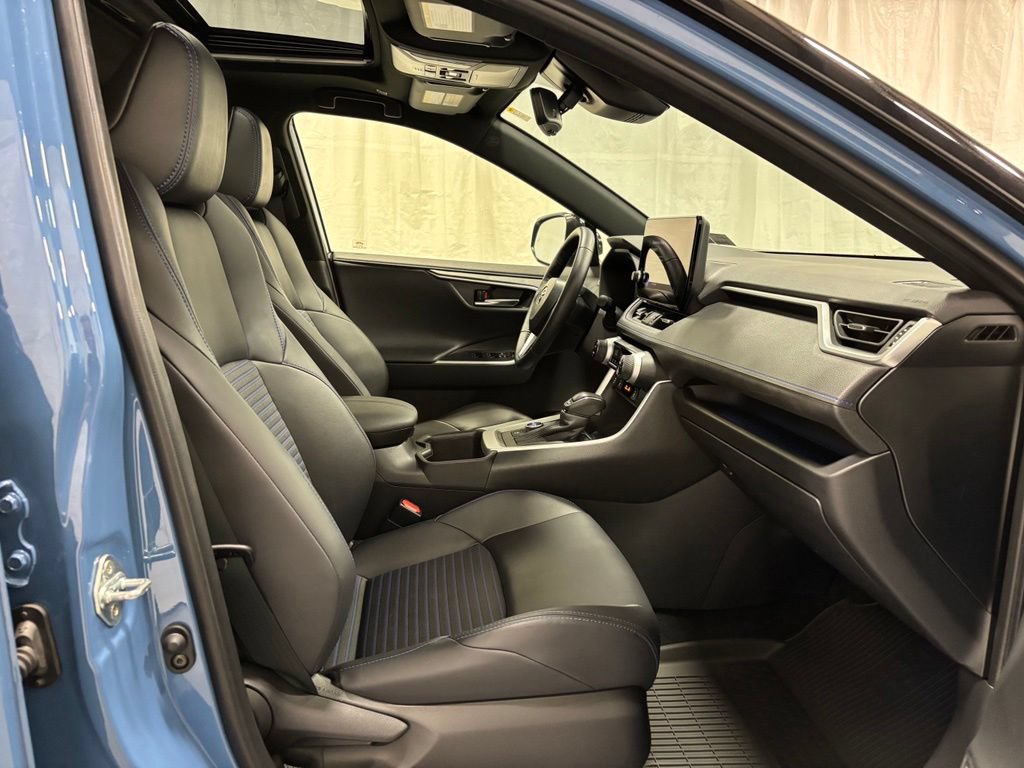 Used 2025 Toyota RAV4 XSE w/ Weather Package AWD/4WD image 60