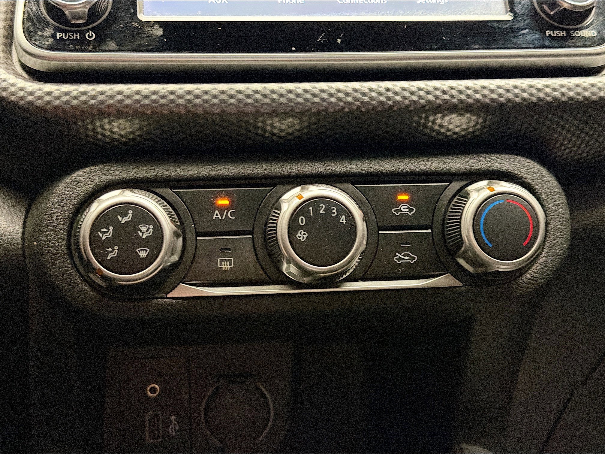 Used 2020 Nissan Kicks S image 10