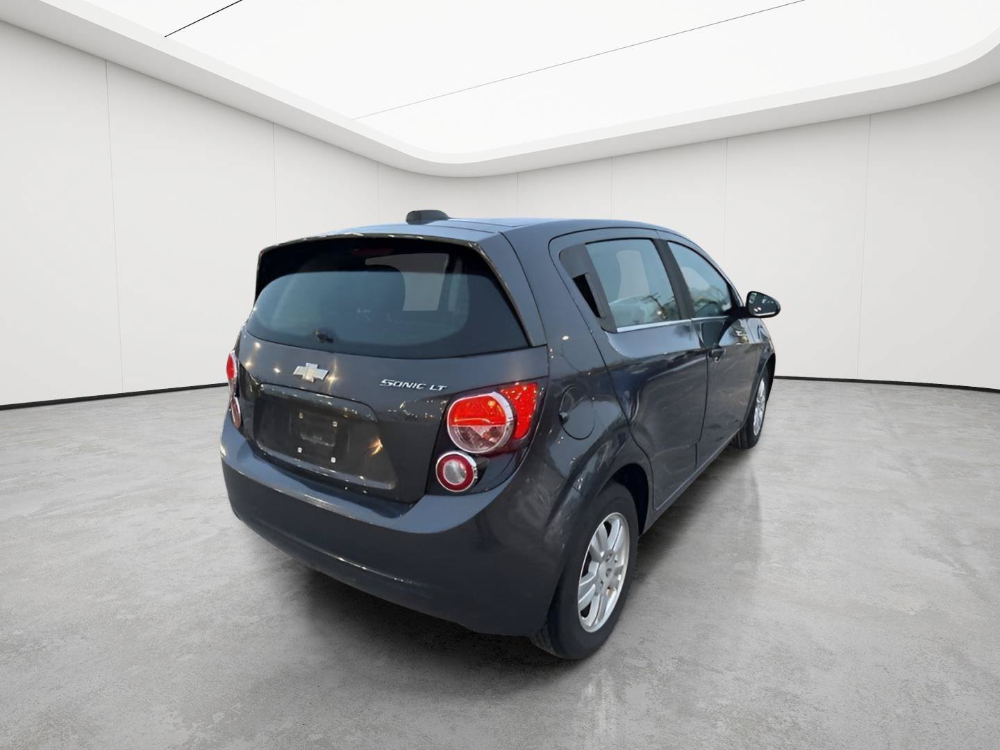 Used 2016 Chevrolet Sonic LT FWD image 2