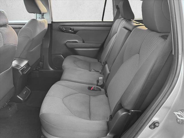 Used 2024 Toyota Highlander LE image 16