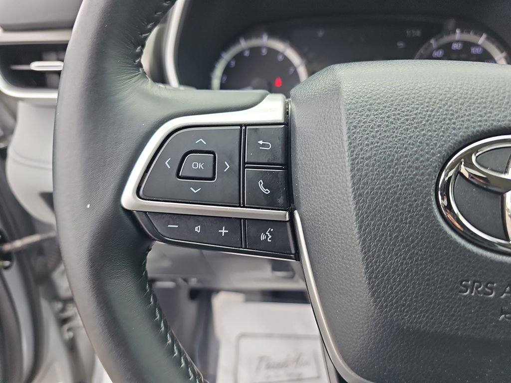 Used 2023 Toyota Highlander XLE FWD image 23