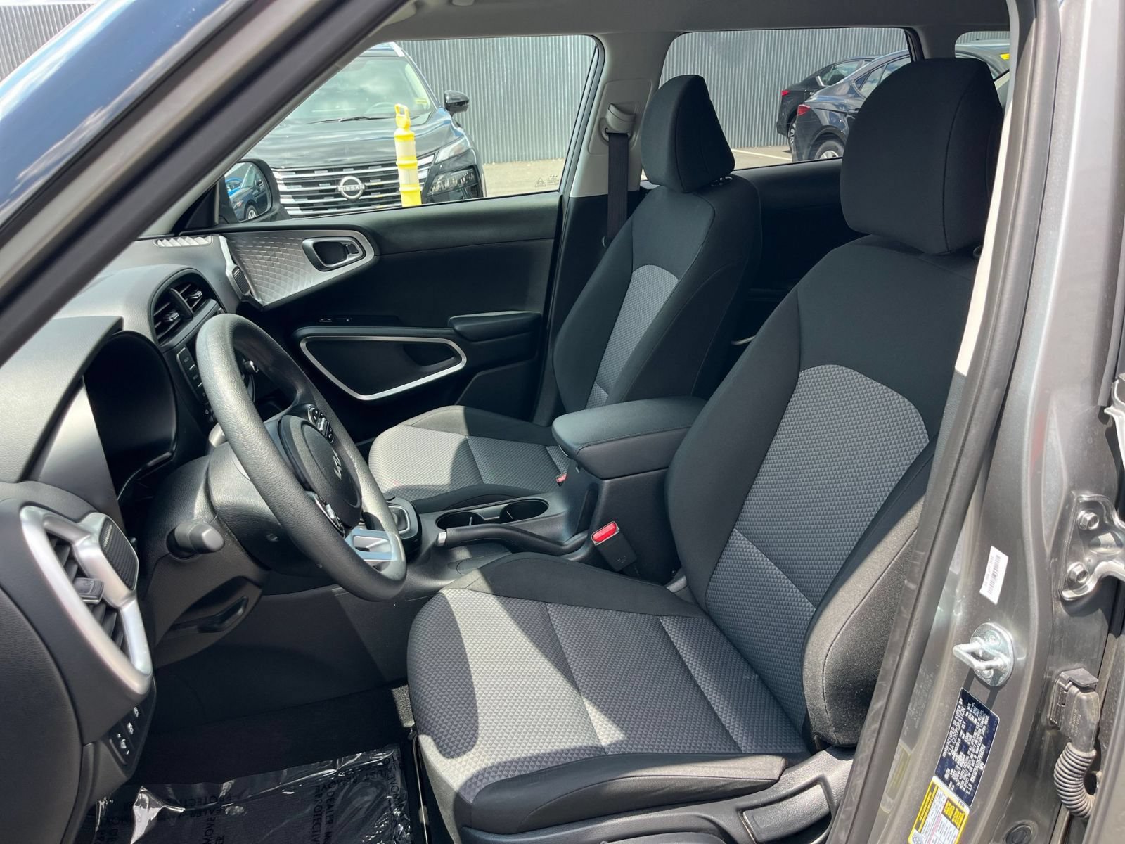 Used 2025 Kia Soul LX w/ LX Technology Package FWD image 33