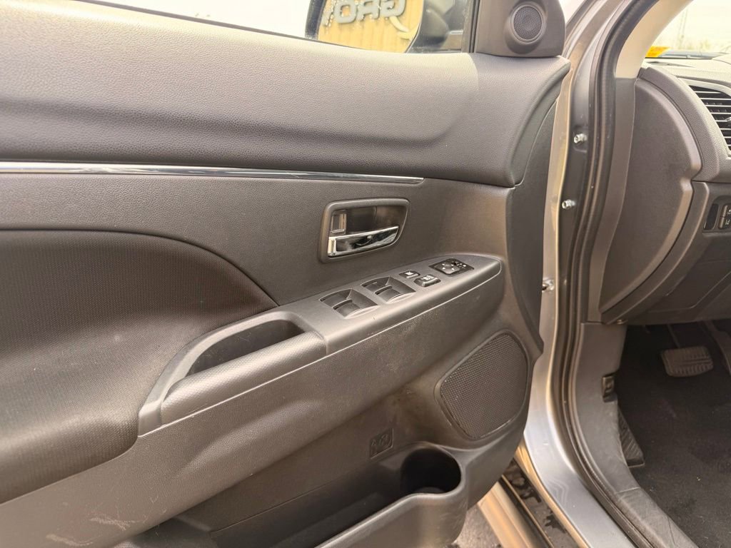 Used 2024 Mitsubishi Outlander Sport ES AWD/4WD image 12