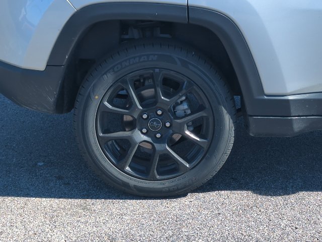 Used 2025 Jeep Compass Latitude w/ Convenience Group AWD/4WD image 32