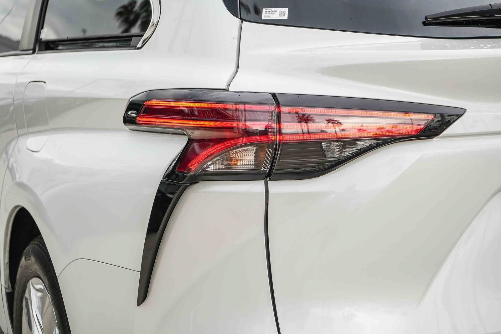 Certified 2024 Toyota Sienna Limited AWD/4WD image 9
