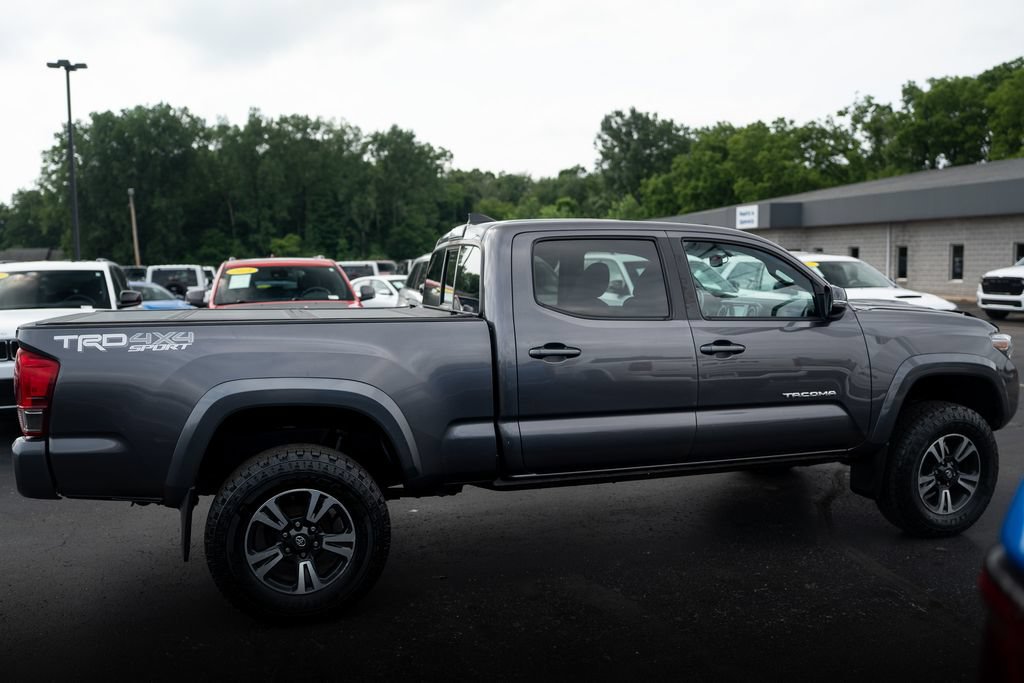 Used 2016 Toyota Tacoma TRD Sport AWD/4WD image 4