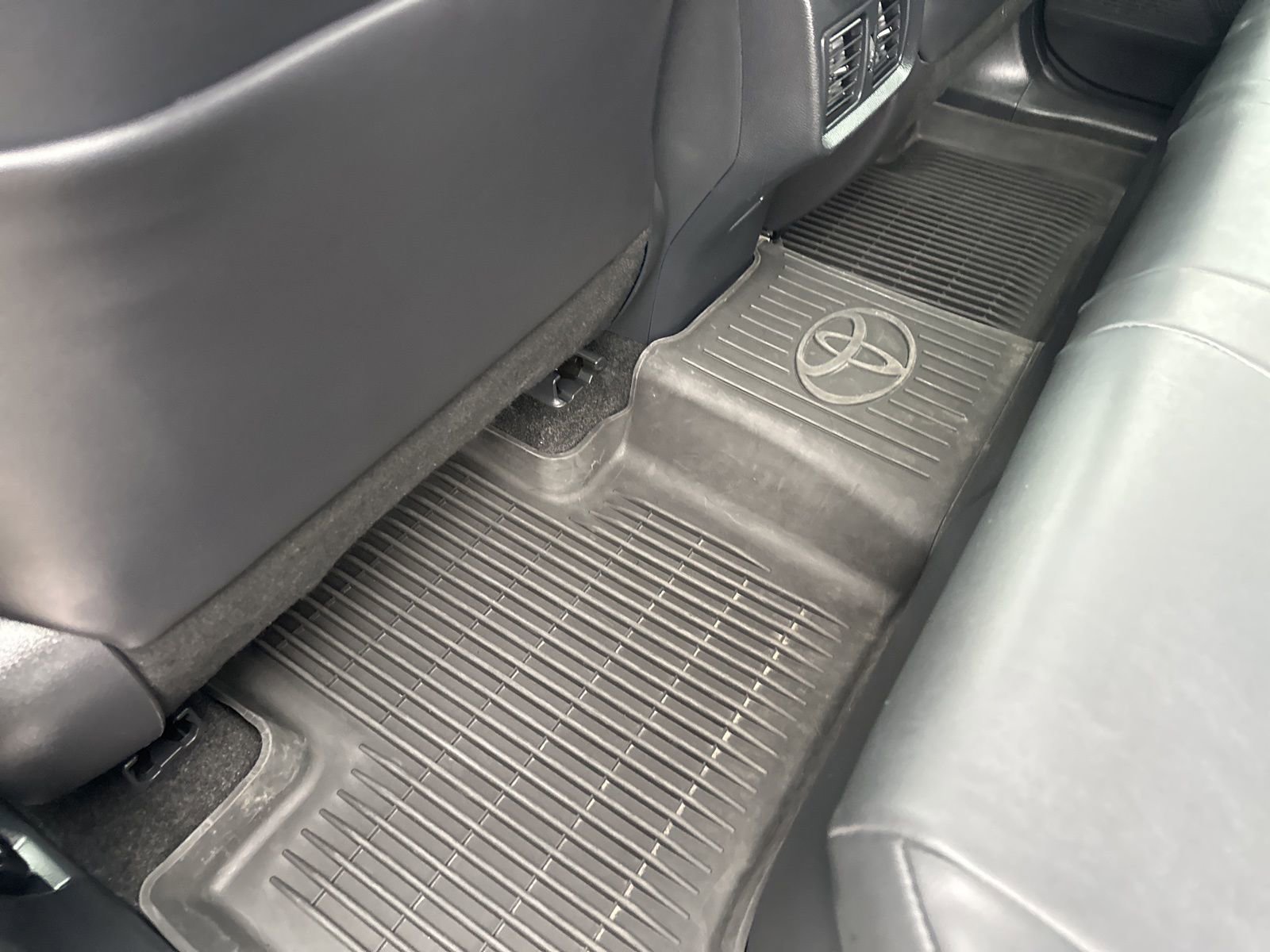 Used 2023 Toyota Venza XLE AWD/4WD image 22