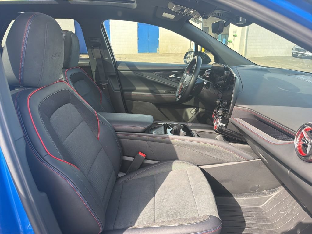 Used 2025 Chevrolet Blazer EV RS FWD image 37