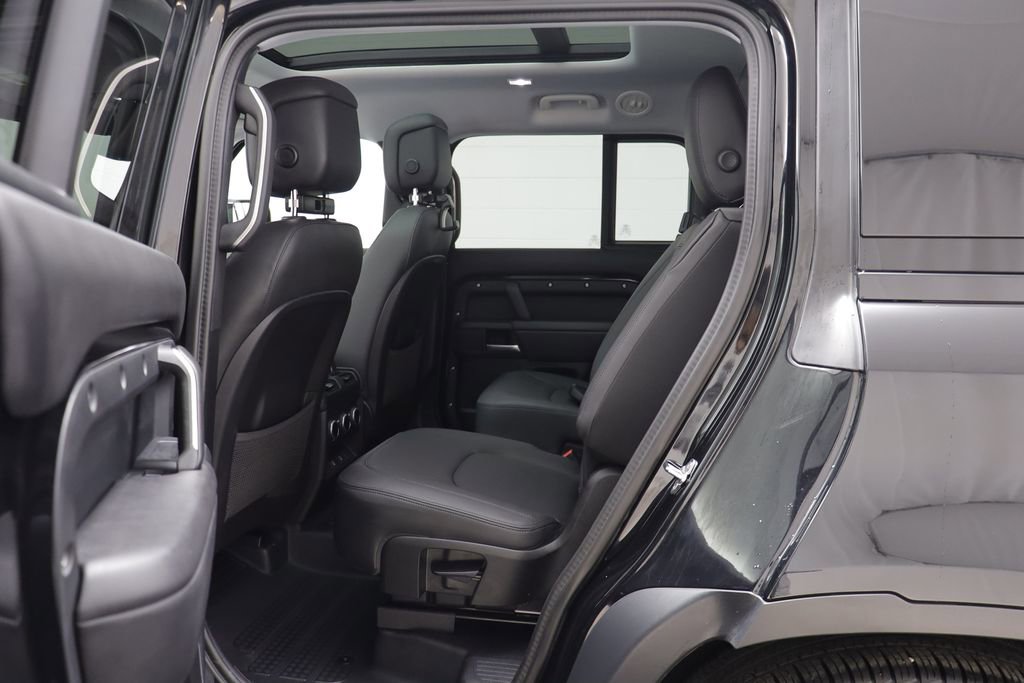 Used 2025 Land Rover Defender 130 S image 15