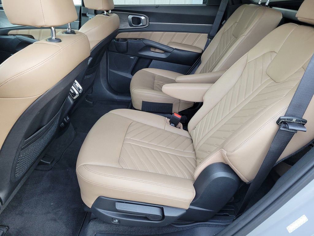 Used 2024 Kia Sorento SX Prestige w/ Olive Brown Leather Package image 8