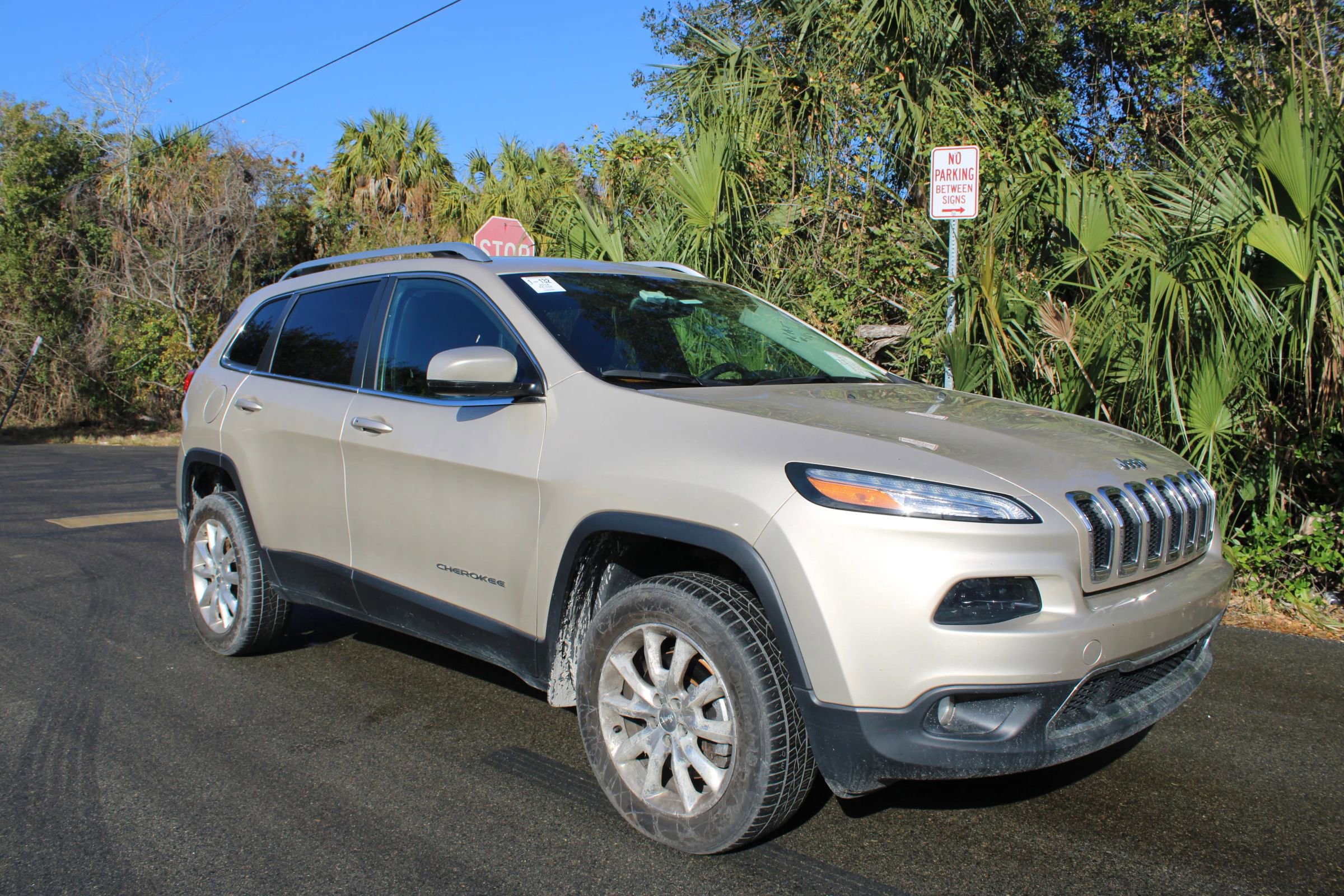 Used 2014 Jeep Cherokee Limited w/ Luxury Group image 11