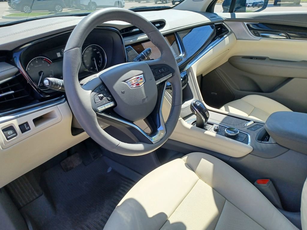 Used 2025 Cadillac XT6 Premium Luxury w/ LPO, Floor Liner Package AWD/4WD image 18