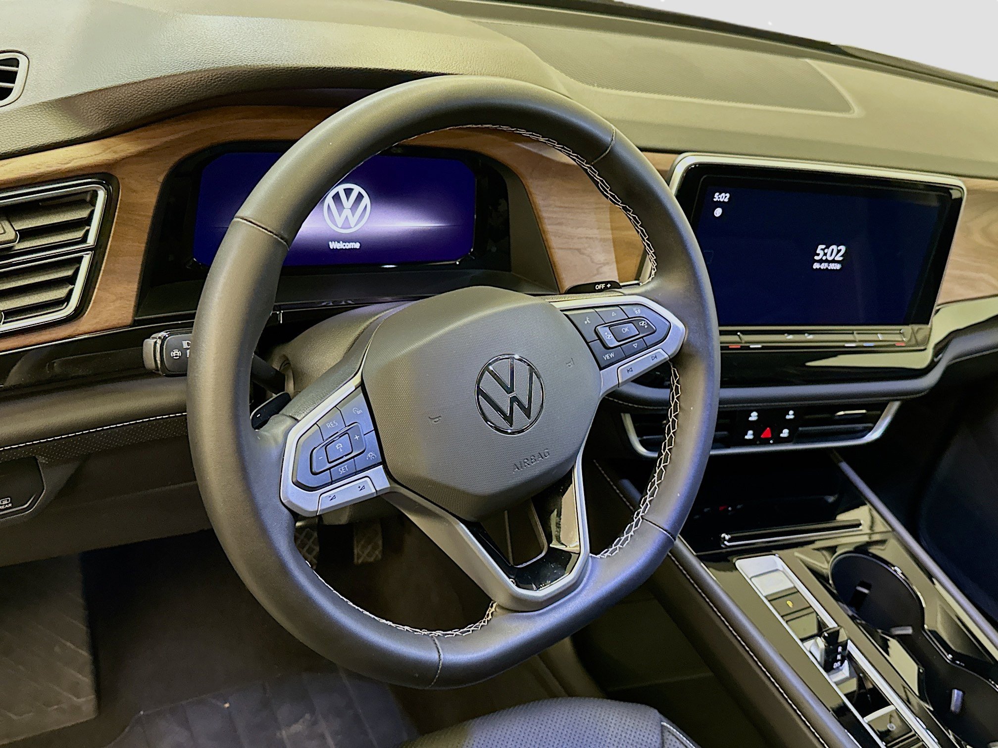 Used 2025 Volkswagen Atlas SE AWD/4WD image 18
