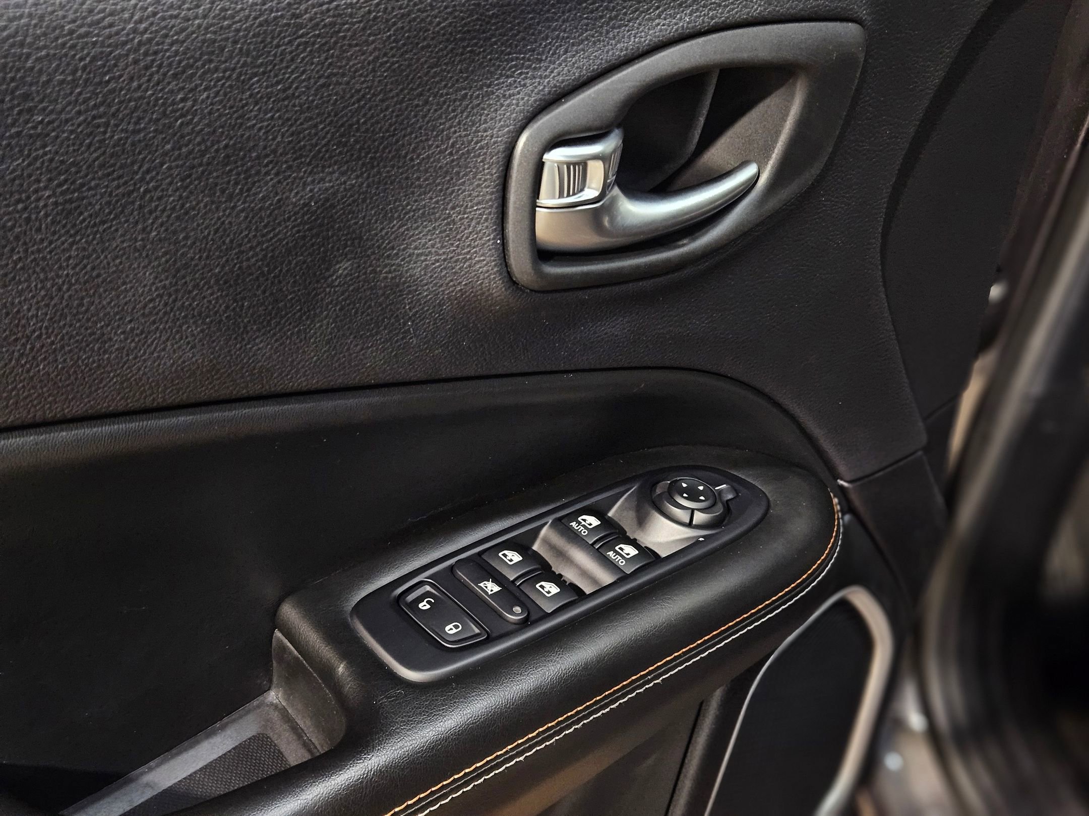 Used 2018 Jeep Compass Sport w/ Tech Group image 20