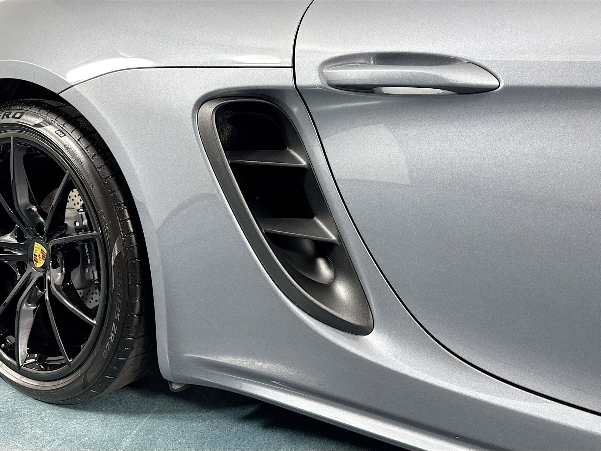 Used 2025 Porsche 718 Cayman RWD image 47