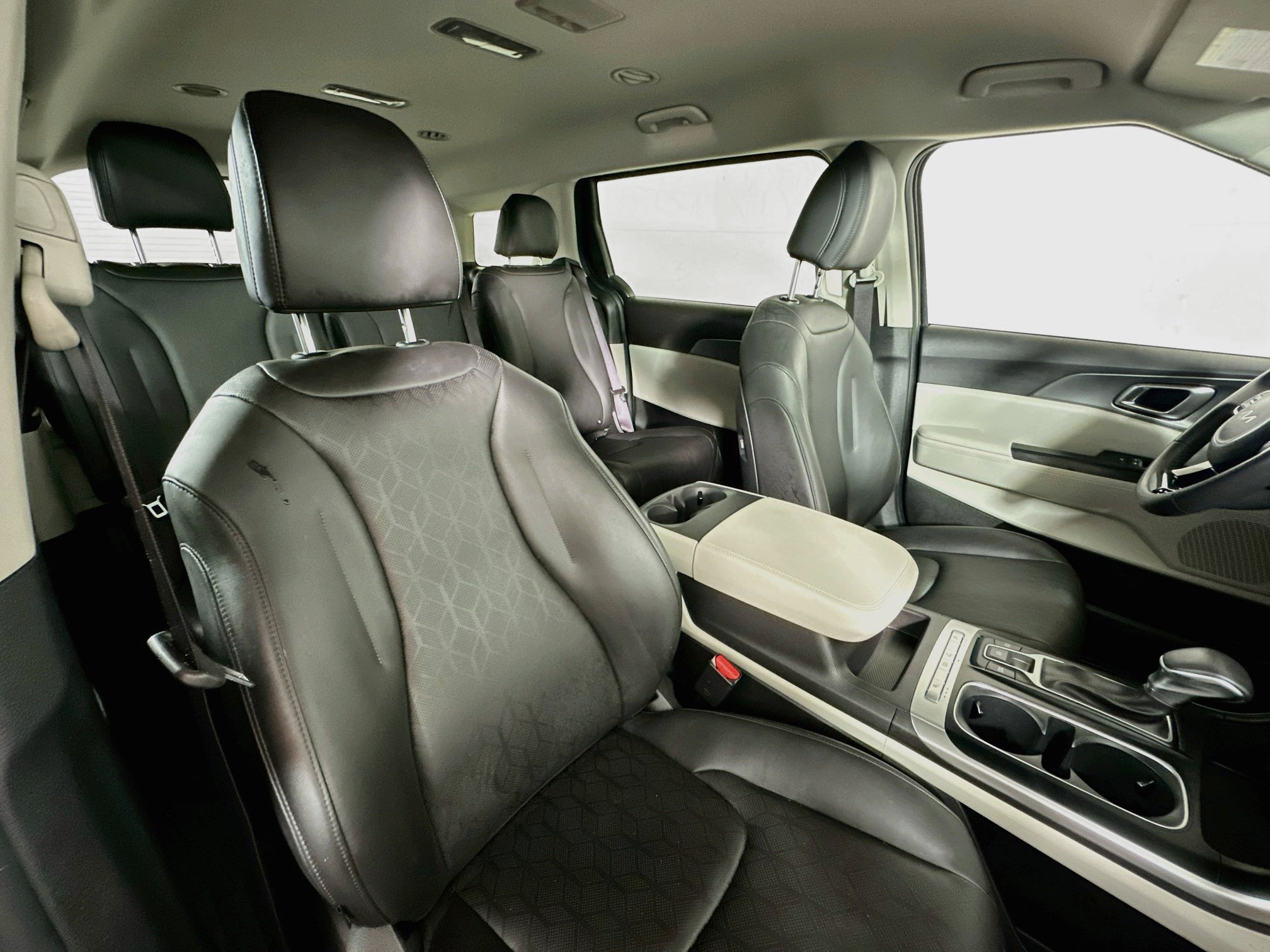 Certified 2024 Kia Carnival LX FWD image 28