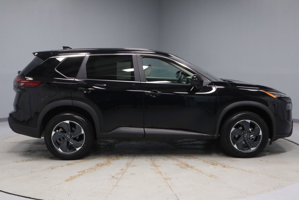 Used 2025 Nissan Rogue SV image 11
