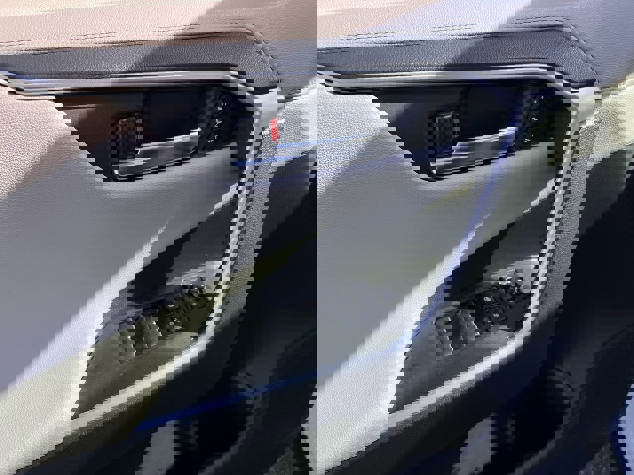 Used 2019 Toyota RAV4 Limited image 15