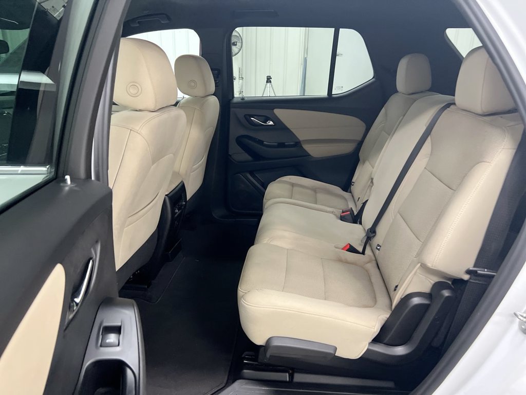 Used 2023 Chevrolet Traverse LS FWD image 22