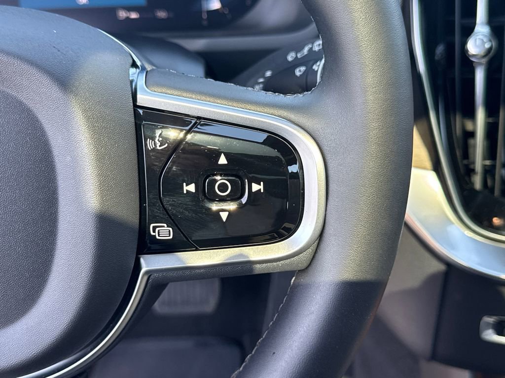 Used 2025 Volvo XC90 B6 Ultra w/ Lounge Package image 28