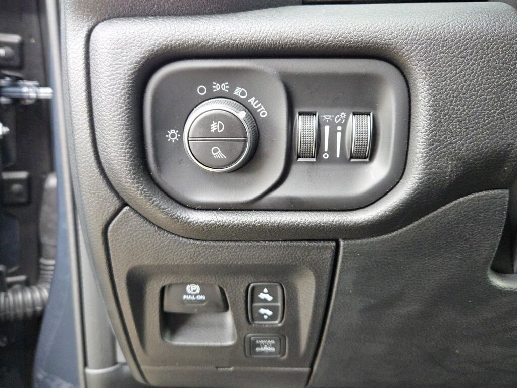 New 2026 RAM 1500 4x4 Crew Cab image 25