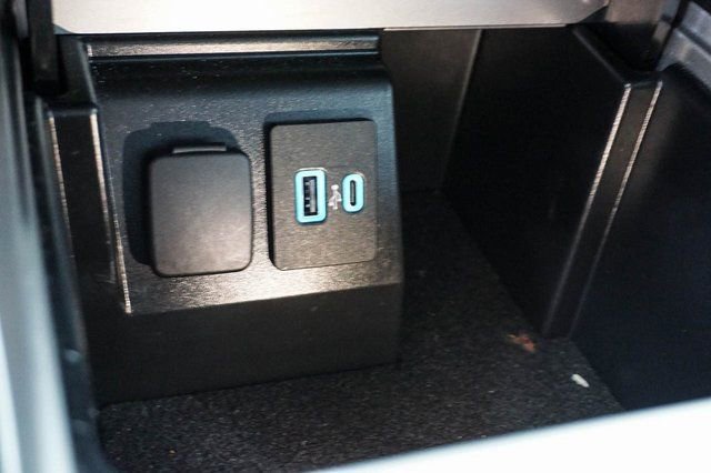 Used 2023 Ford Explorer Limited w/ Equipment Group 301A image 25