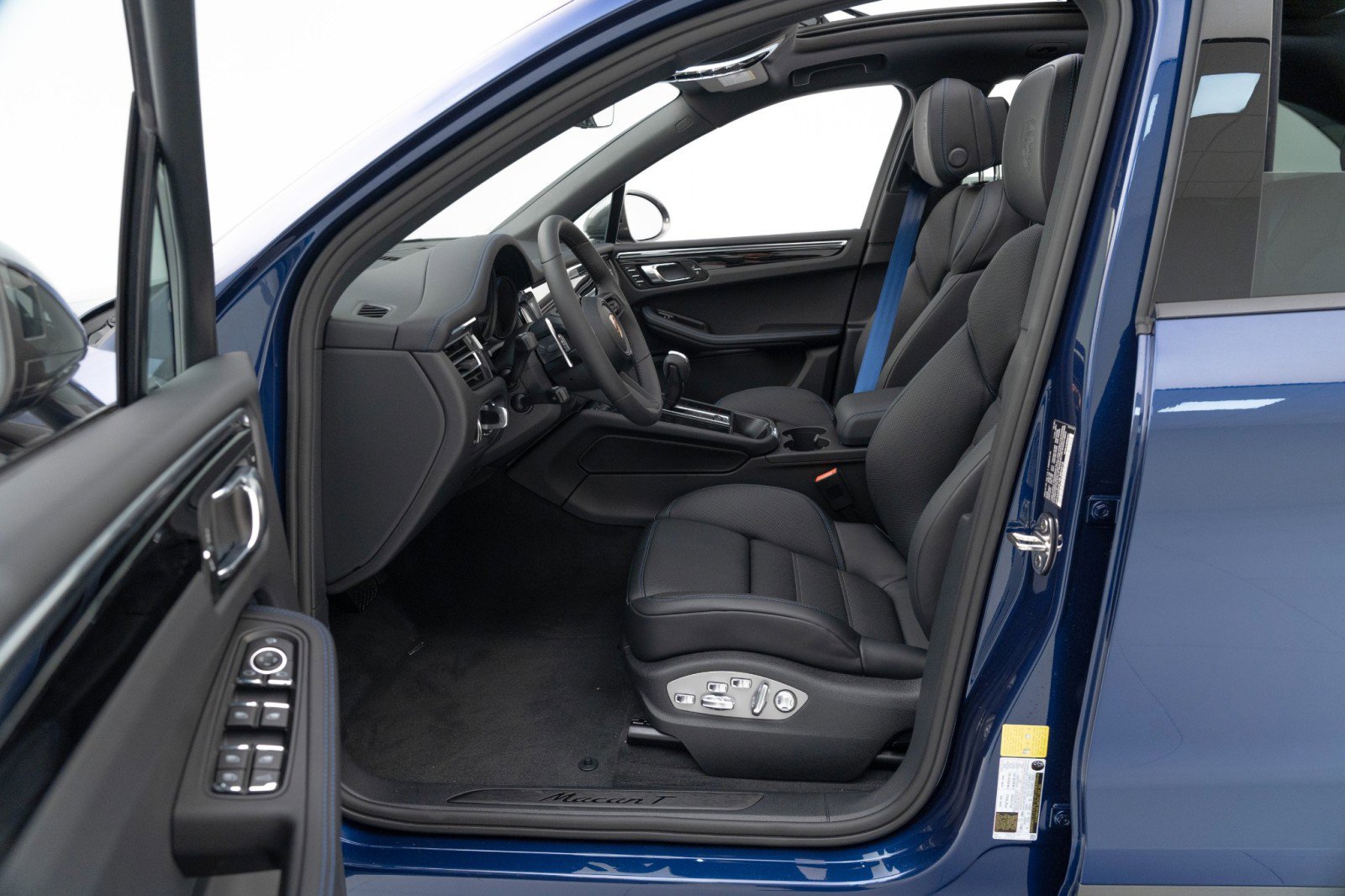 New 2025 Porsche Macan Turbo image 14