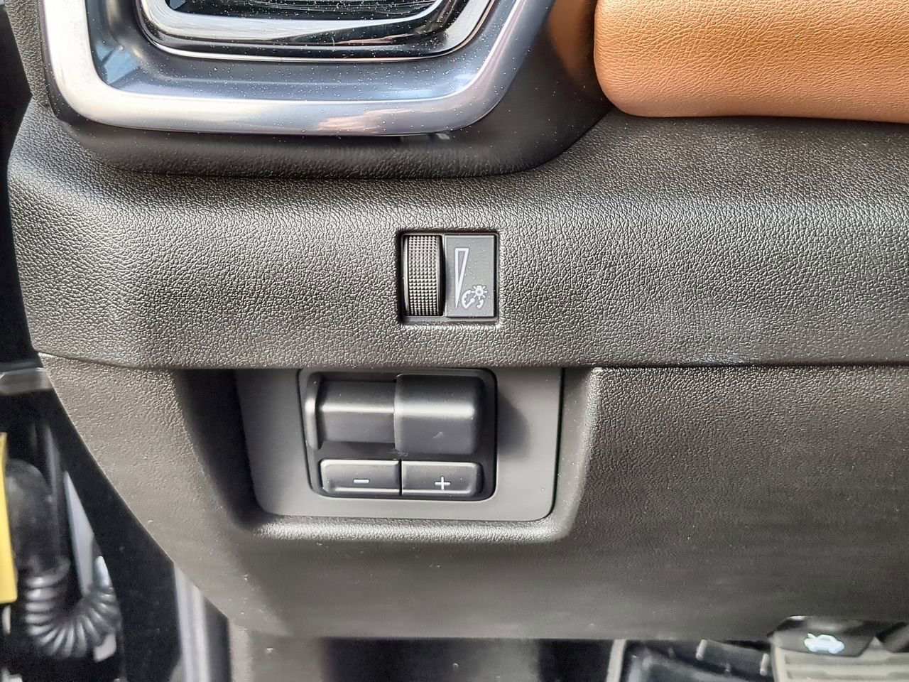 New 2025 GMC Canyon AT4 w/ Nightfall Edition image 18