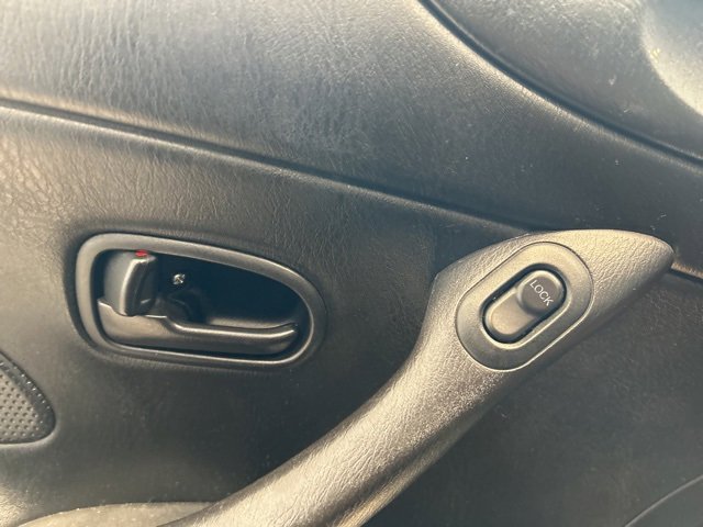 Used 2002 MAZDA MX-5 Miata image 9