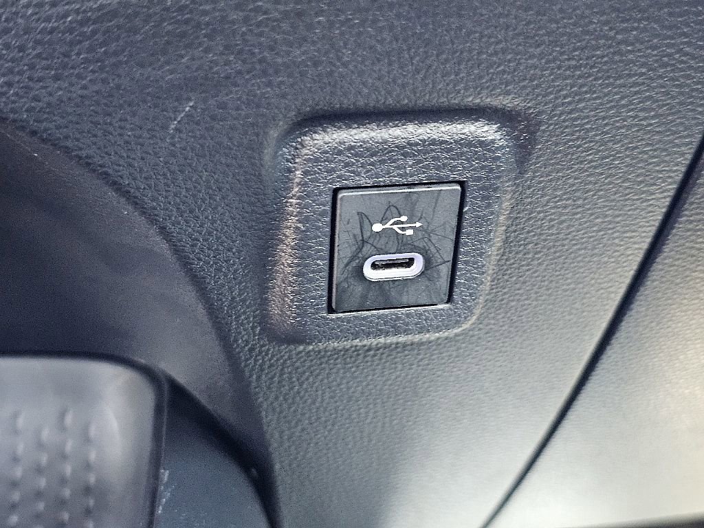 Used 2025 Toyota Corolla LE image 30