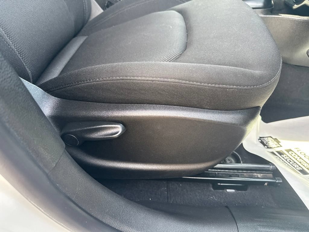 Used 2023 Jeep Renegade Latitude AWD/4WD image 37