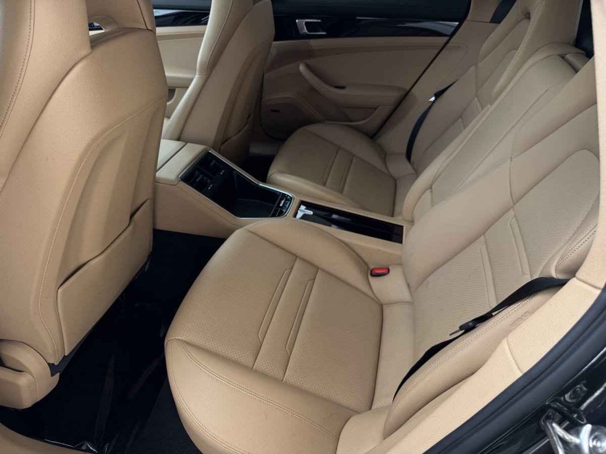 Used 2020 Porsche Panamera image 19