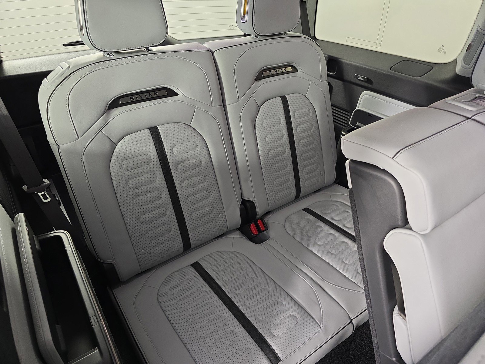 Used 2024 Rivian R1S Adventure image 25