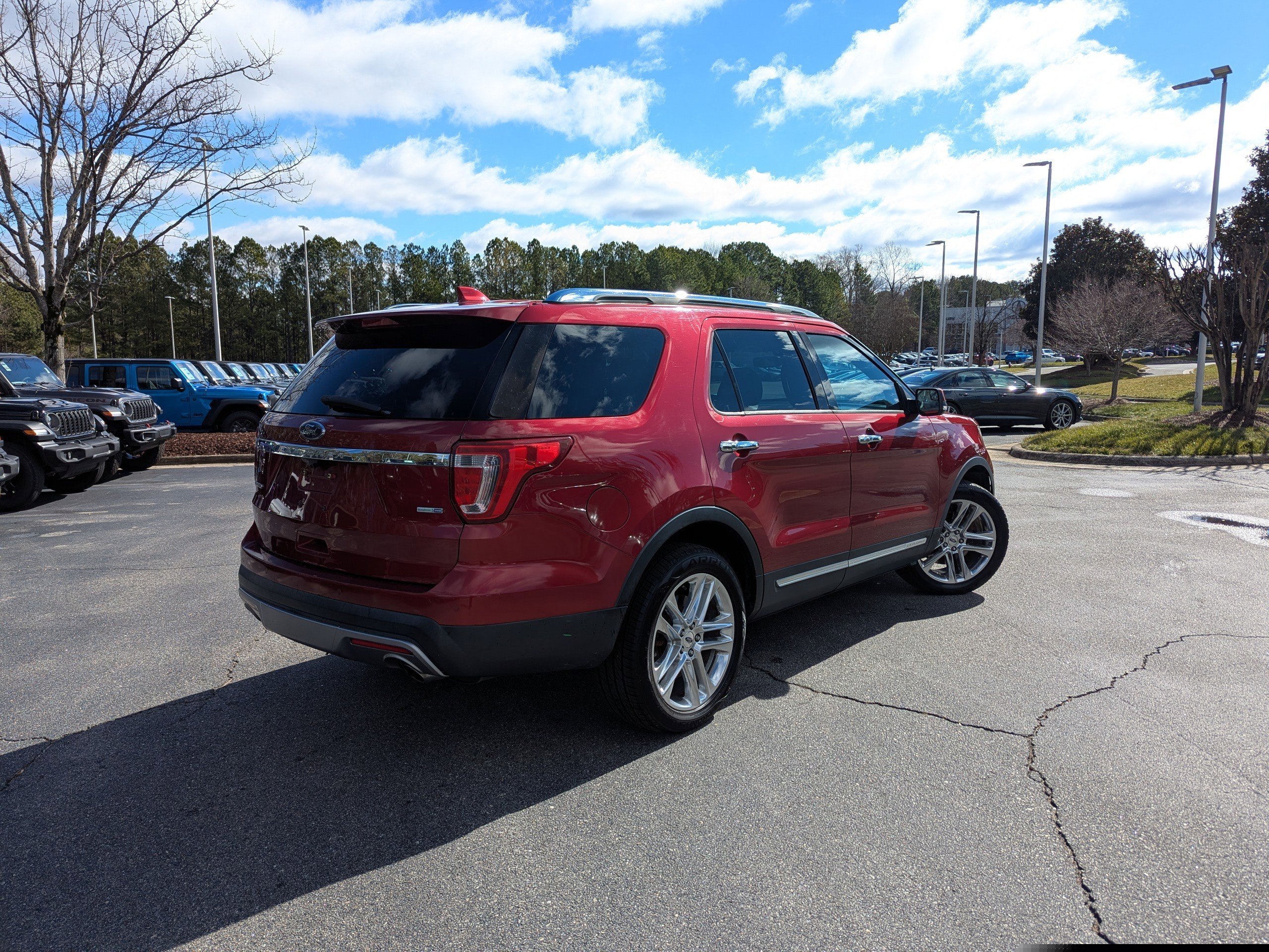 Used 2017 Ford Explorer Limited w/ Class II Trailer Tow Package image 5