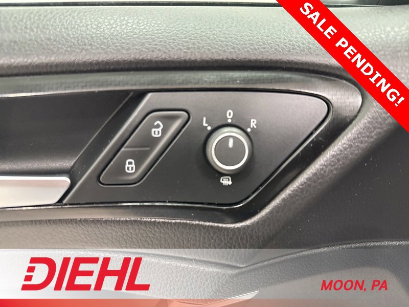 Used 2017 Volkswagen Golf R 4-Door image 22