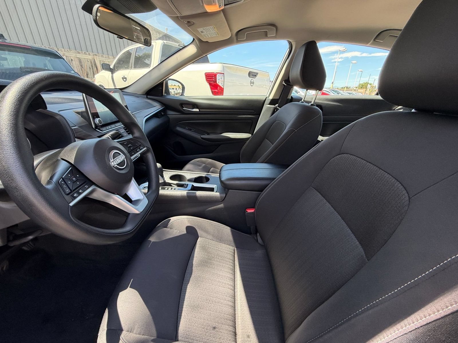Used 2025 Nissan Altima 2.5 SV FWD image 27