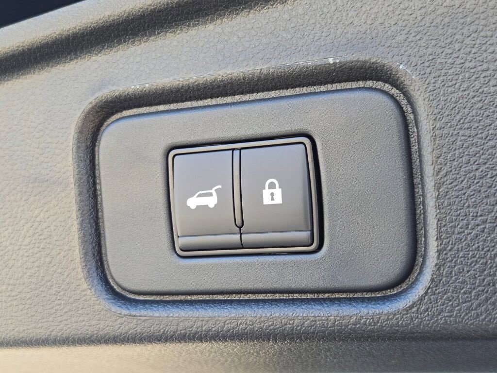 New 2025 Nissan Pathfinder SV w/ Black Appearance Package image 17