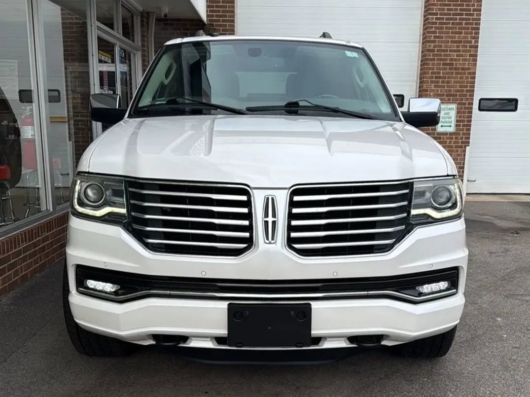 Used 2016 Lincoln Navigator Select image 4