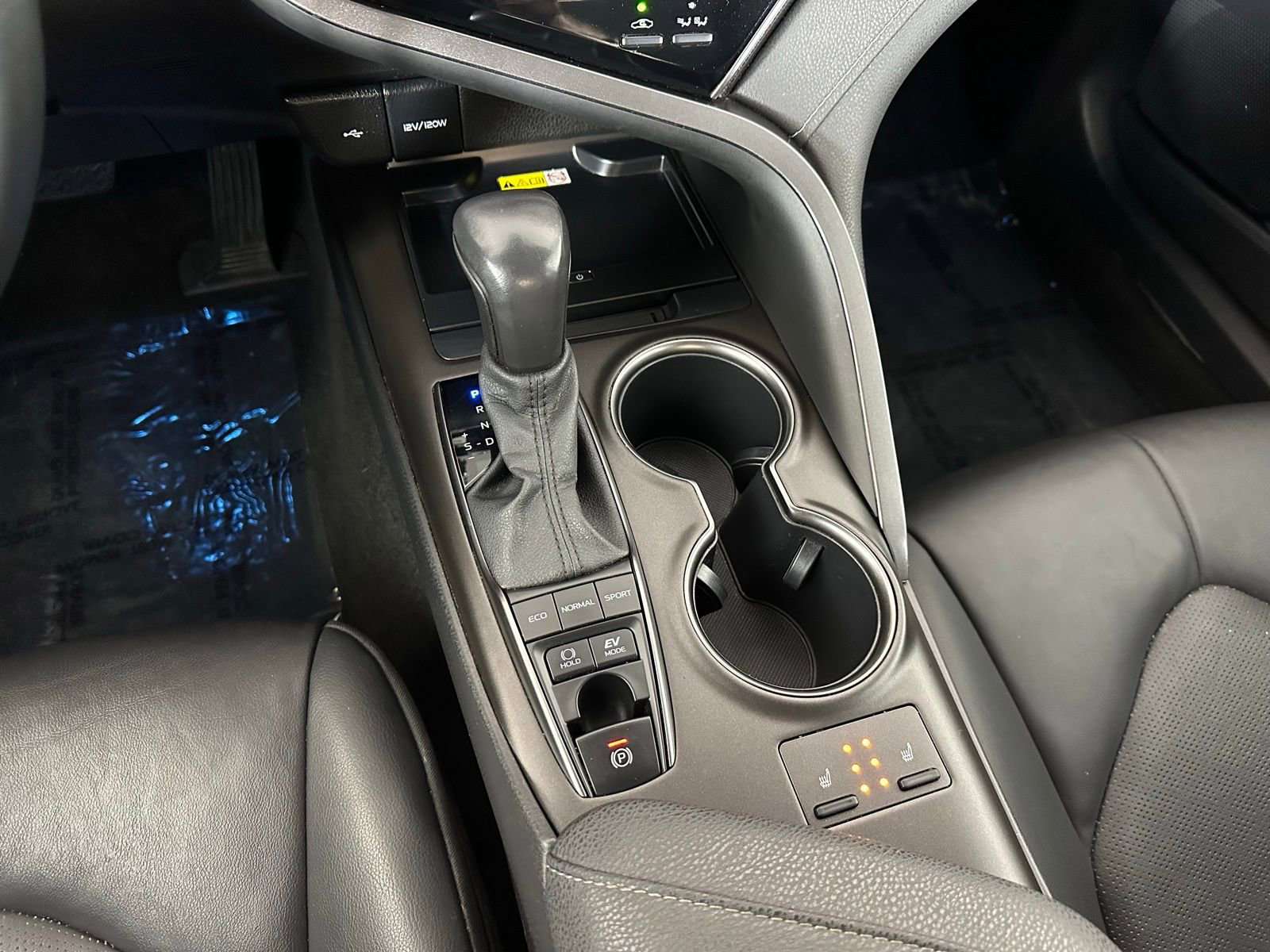 Used 2022 Toyota Camry XSE image 16