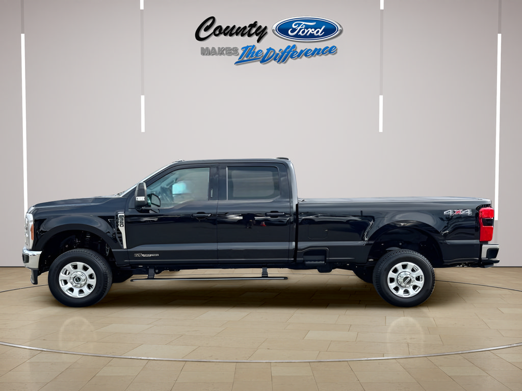 Used 2023 Ford F350 Lariat w/ Lariat Ultimate Package AWD/4WD image 3