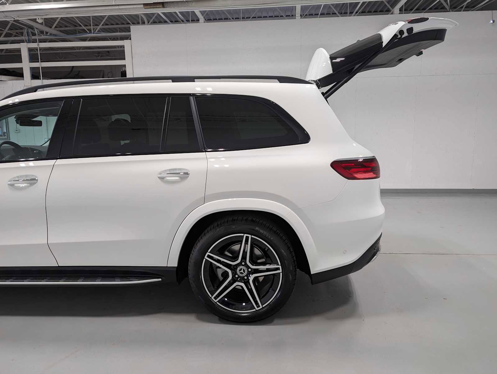 New 2026 Mercedes-Benz GLS 450 4MATIC image 9