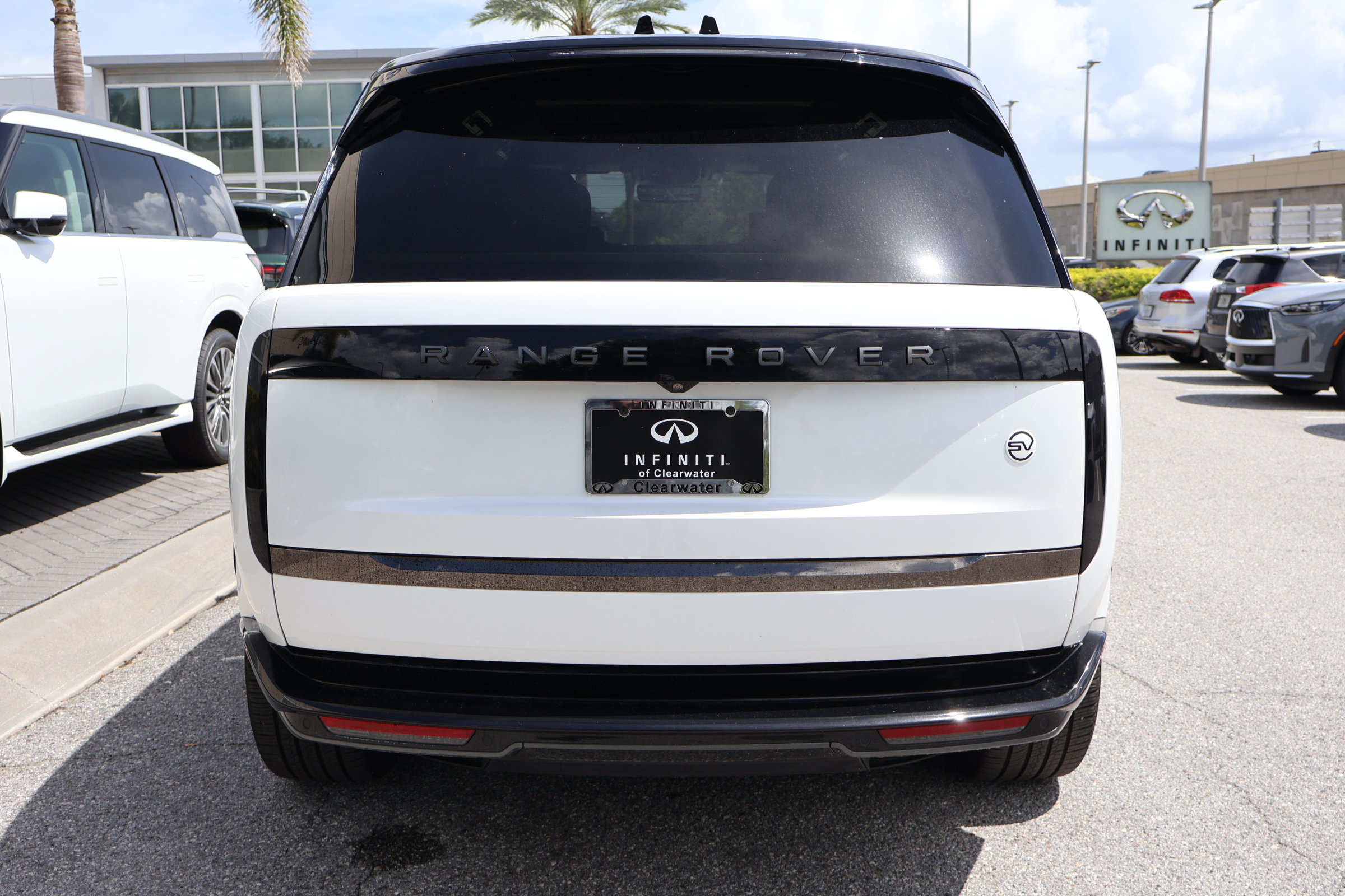 Used 2023 Land Rover Range Rover SV AWD/4WD image 8