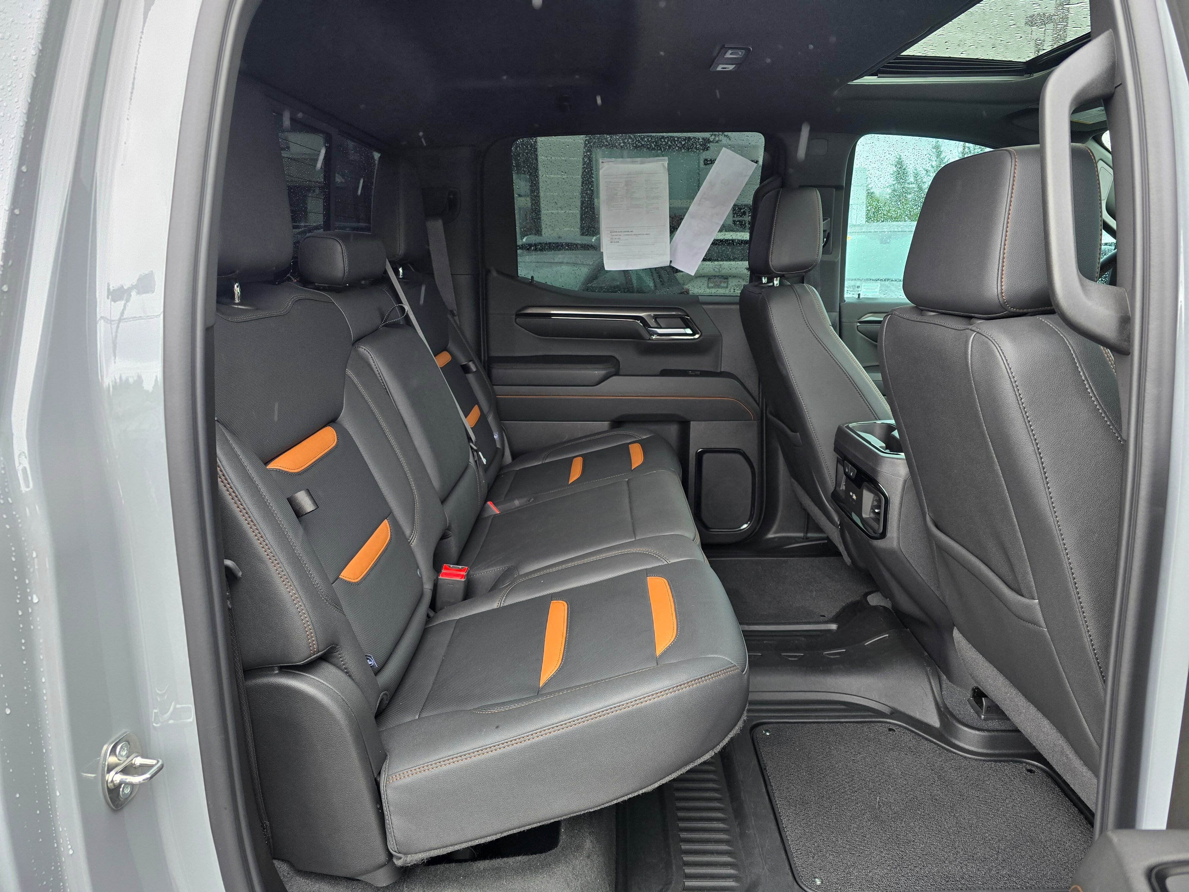 Used 2024 GMC Sierra 1500 AT4 w/ Technology Package AWD/4WD image 12