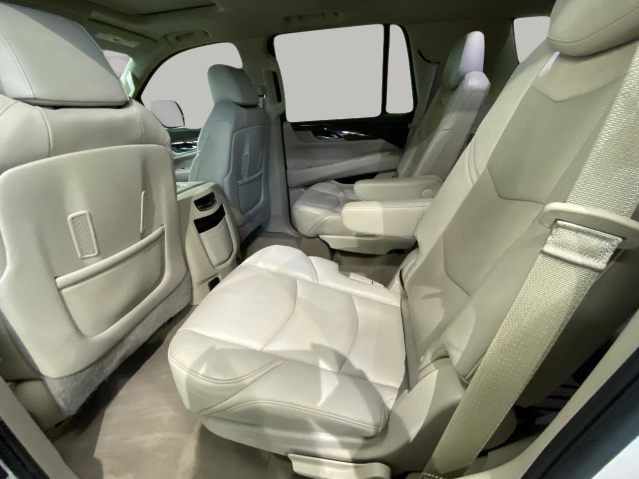 Used 2020 Cadillac Escalade Premium Luxury image 13