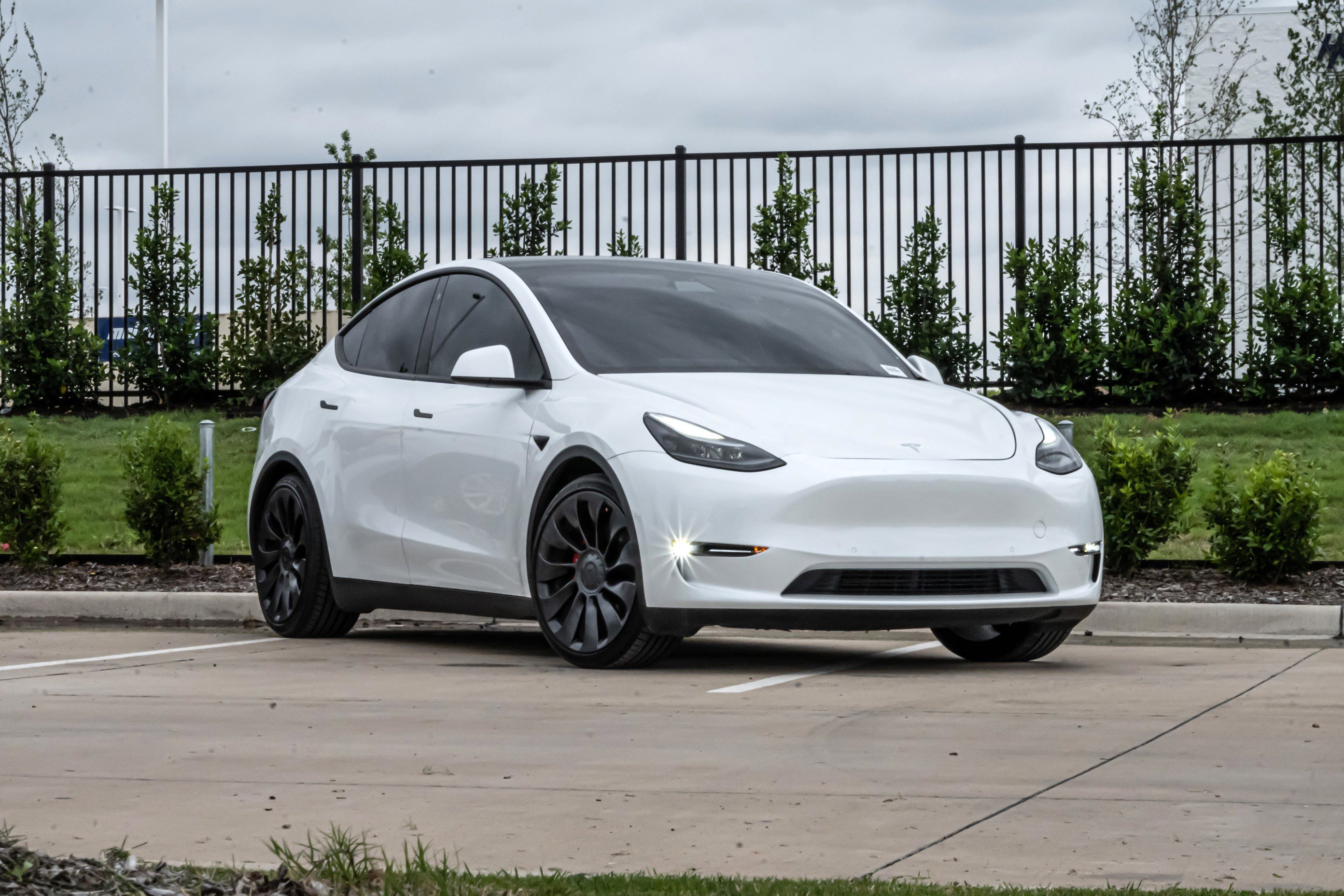 Used 2022 Tesla Model Y Performance AWD/4WD image 2