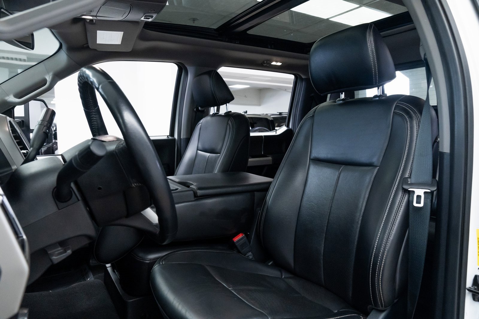 Used 2021 Ford F350 Lariat image 18